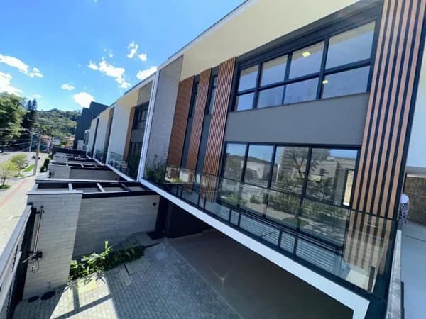 Casa à venda no bairro América em Joinville/SC