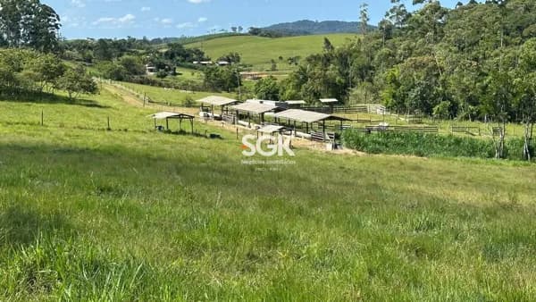 Sítio com Estrutura para Confinamento de Gado e Casa de Alto Padrão | Próximo ao Litoral Norte de SC