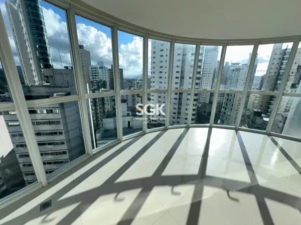 Apartamento de Alto Padrão com 3 Suítes e 3 Vagas a Uma Quadra do Mar – Le Majestic Residence | Balneário Camboriú