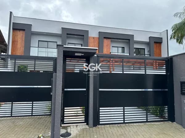 Casa Geminada com Suíte mais 2 quartos, Churrasqueira e até 2 Vagas no Saguaçu