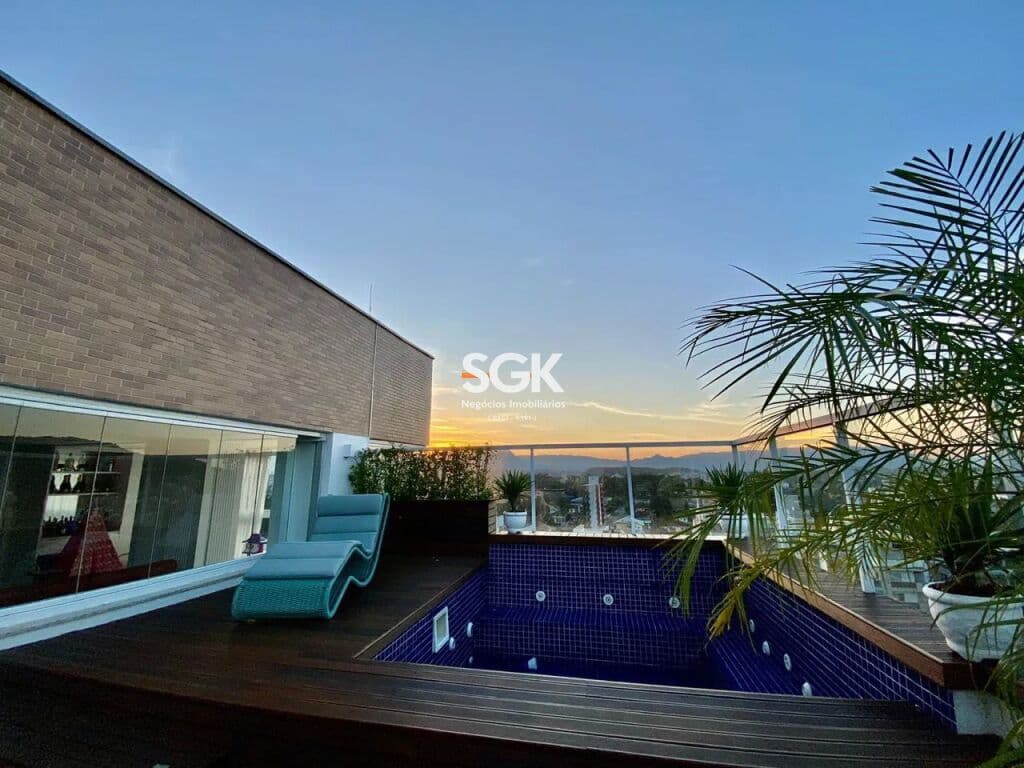Cobertura de Alto Padrão no Saguaçu | 319 m² Privativos | 4 Suítes | 3 Vagas