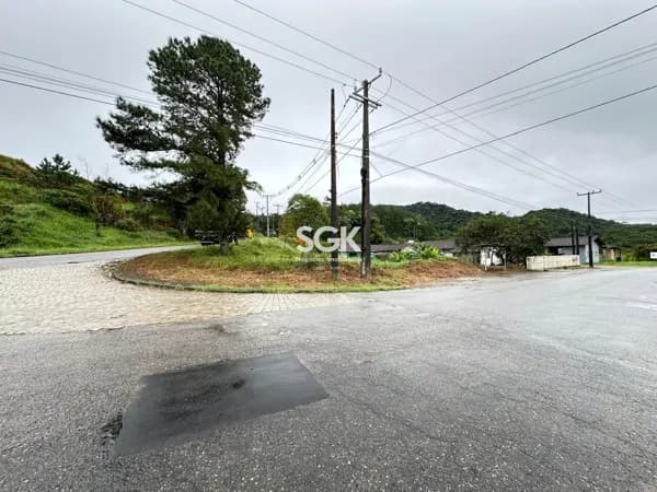 Terreno Urbano de Esquina com Projeto Aprovado para Galpão – Acesso Direto à BR-101 | Rio Bonito
