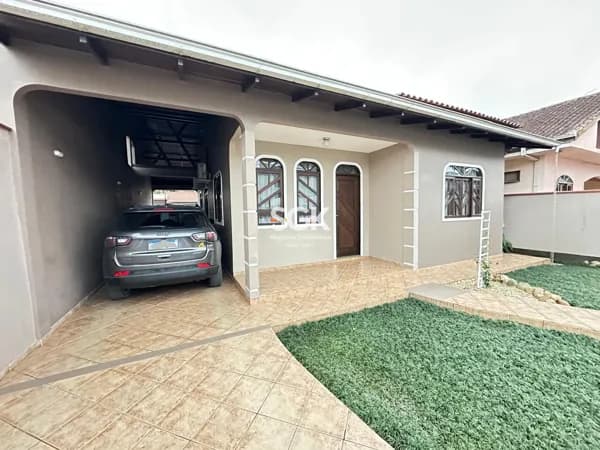 Casa com Piscina e Espaço Gourmet no Bairro Nova Brasília – Conforto e Lazer em Joinville