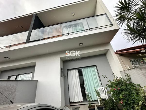 Sobrado Geminado no Saguaçú com 1 Suíte e Sacada – Rua Sem Saída | Joinville/SC
