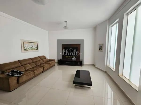 Casa em Passos - Condomínio das Nações