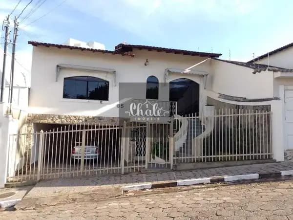 Casa à venda no bairro Centro em Passos/MG