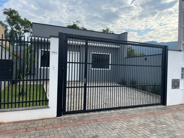 Casa nova com suíte a venda em Timbó