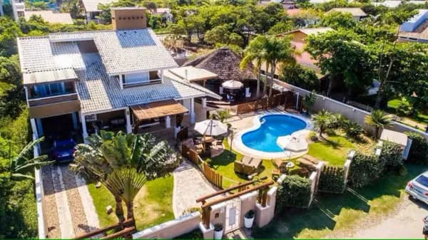 Um Oásis de Luxo e Exclusividade à Venda na Praia de Mariscal, Bombinhas!