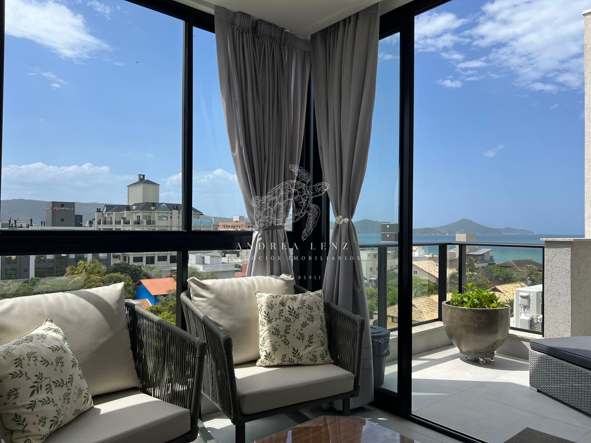 Cobertura de Luxo em Canto Grande, Bombinhas: Vista Mar e Conforto Incomparáveis para seu Aluguel de Temporada!