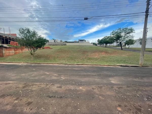 Terreno à venda no bairro Village Campo Novo em Bauru/SP