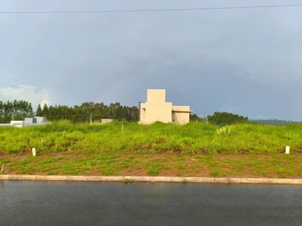 Terreno à venda no bairro Villa De Leon 2 em Piratininga/SP