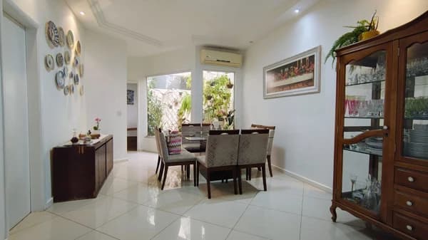 Casa à venda no Jardim Estoril, Bauru: 175m², 3 suítes e excelente oportunidade por R$ 750 mil.