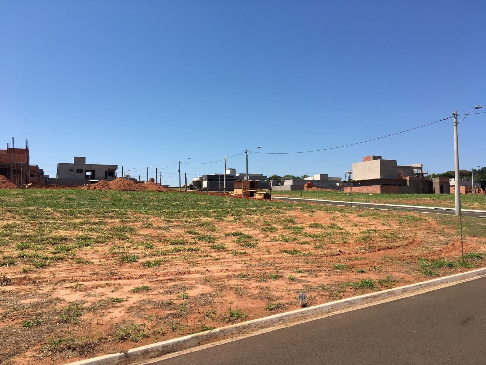 Terreno à venda no bairro Residencial Villa de León em Piratininga/SP