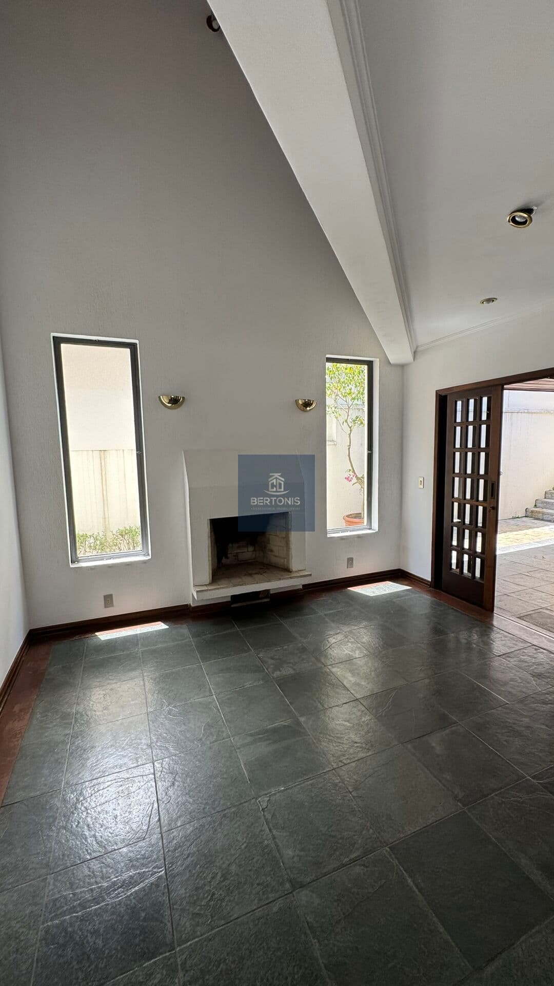 Casa para locação em Alphaville com 3 suítes perto da portaria do residencial 6