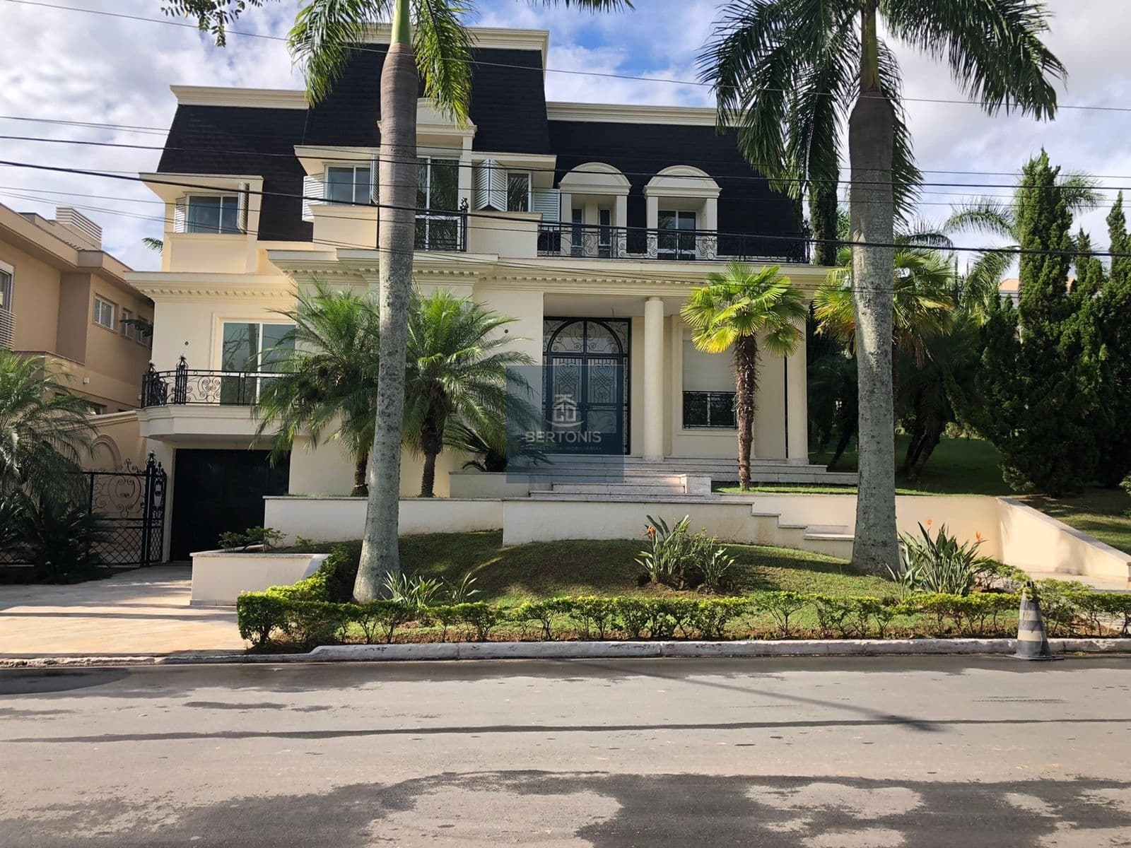 Casa Alto Padrão, estilo Chateau Francês Moderno à Venda no Tamboré 2, Alphaville