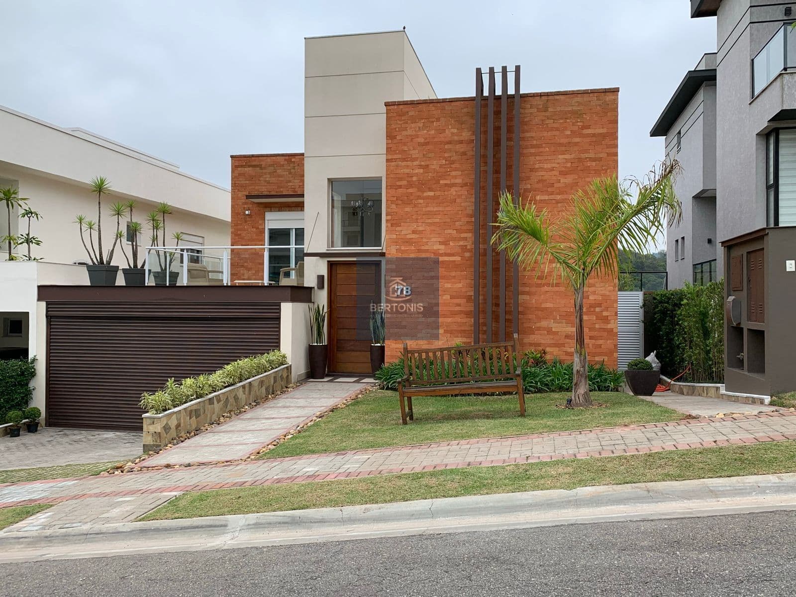 Casa Alto Padrão em Colinas da Anhangüera, Santana de Parnaíba/SP