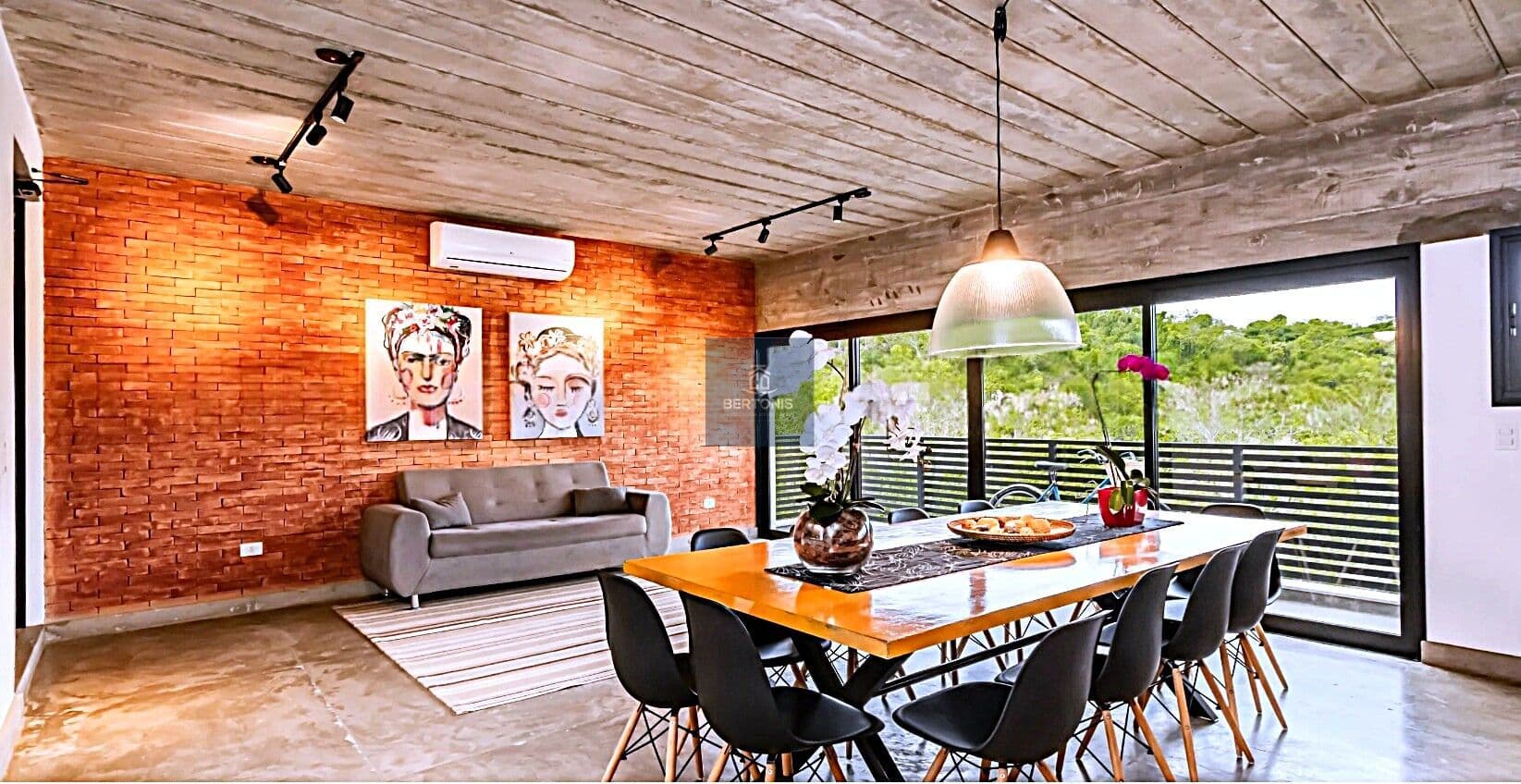 Casa em condomínio com 3 suítes + 1 dorm, 4 vagas , com uma vista linda e excepcional!