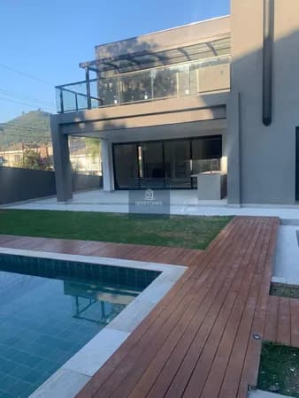 Casa de altíssimo padrão para locação em Alphaville!!