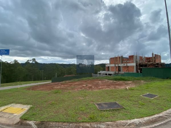 Terreno em Condomínio de esquina à venda no Itahye/ Alphaville-Tamboré