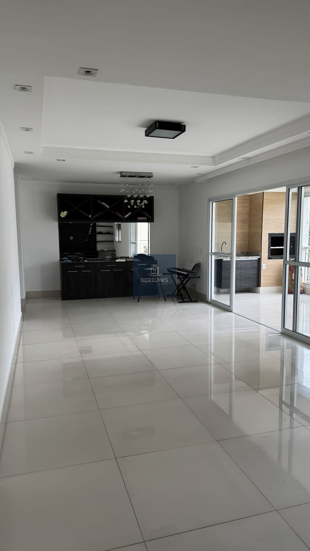 Apartamento alto padrão ara locação com 3 dorm, sendo 1 suíte e 2 vagas de garagem!