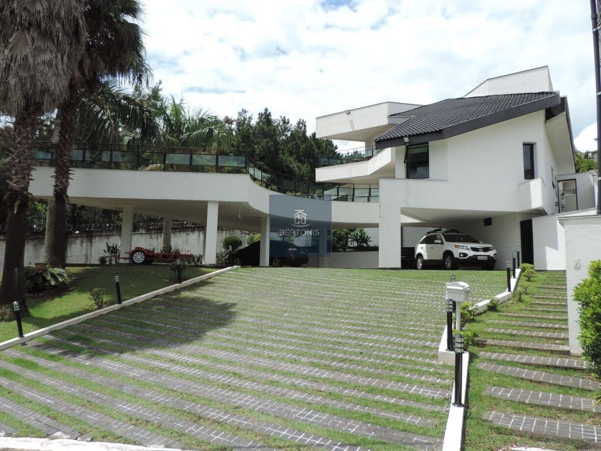 Casa em Santana de Parnaíba - Alphaville