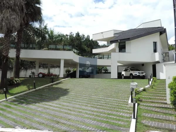 Casa em Santana de Parnaíba - Alphaville