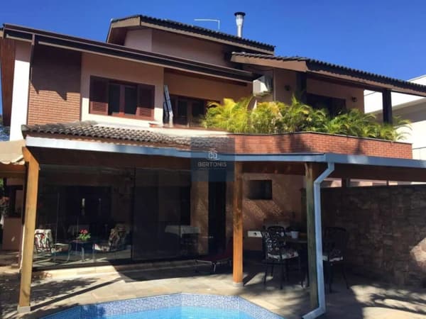 Casa em Condomínio 5 suítes