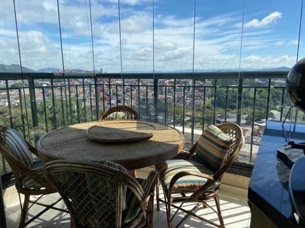 Apartamento mobiliado à venda em Barueri, bem pertinho de Alphaville, com 2 suítes e sala ampliada, 2 vagas de garagem!