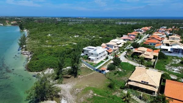 CASA PÉ NA AREIA EM PRAIA SECA COND. FECHADO - 4 QUARTOS - R$1.500.000,00 / PRAIA SECA - ARARUAMA/RJ