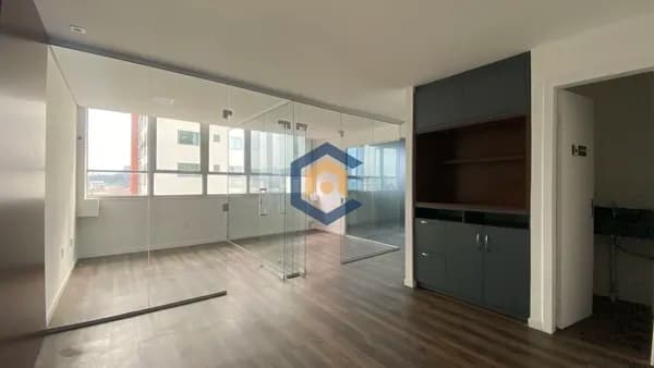 Excelente sala comercial com 75,36m² a venda no Centro de Joinville/SC