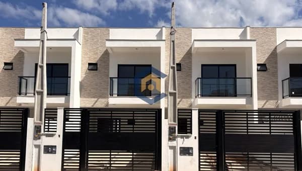 Lindo Sobrado Geminado com 1 suíte + 2 quartos a venda no bairro Bucarein, em Joinville/SC
