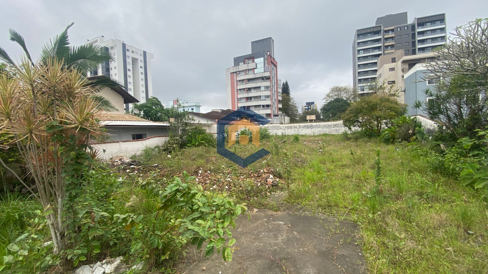 Excelente terreno com 776m² de área a venda no bairro Anita Garibaldi em Joinville/SC