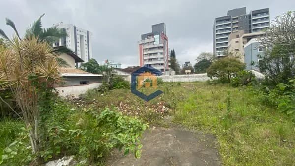 Excelente terreno com 776m² de área a venda no bairro Anita Garibaldi em Joinville/SC