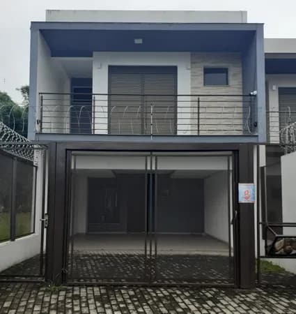 CASA DUPLEX EM CAMOBI, SANTA MARIA.
