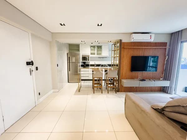 Apartamento 1 Suíte mais 1 Dormitório na Quadra do Mar - Barra Sul.