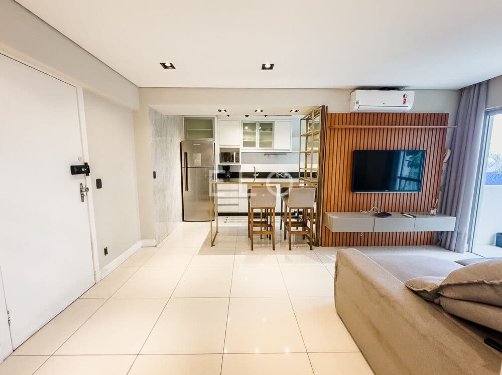 Apartamento 1 Suíte mais 1 Dormitório na Quadra do Mar - Barra Sul.