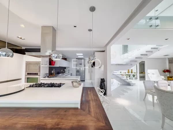 Casa em Condomínio fechado de 820m² em Balneário Camboriú.