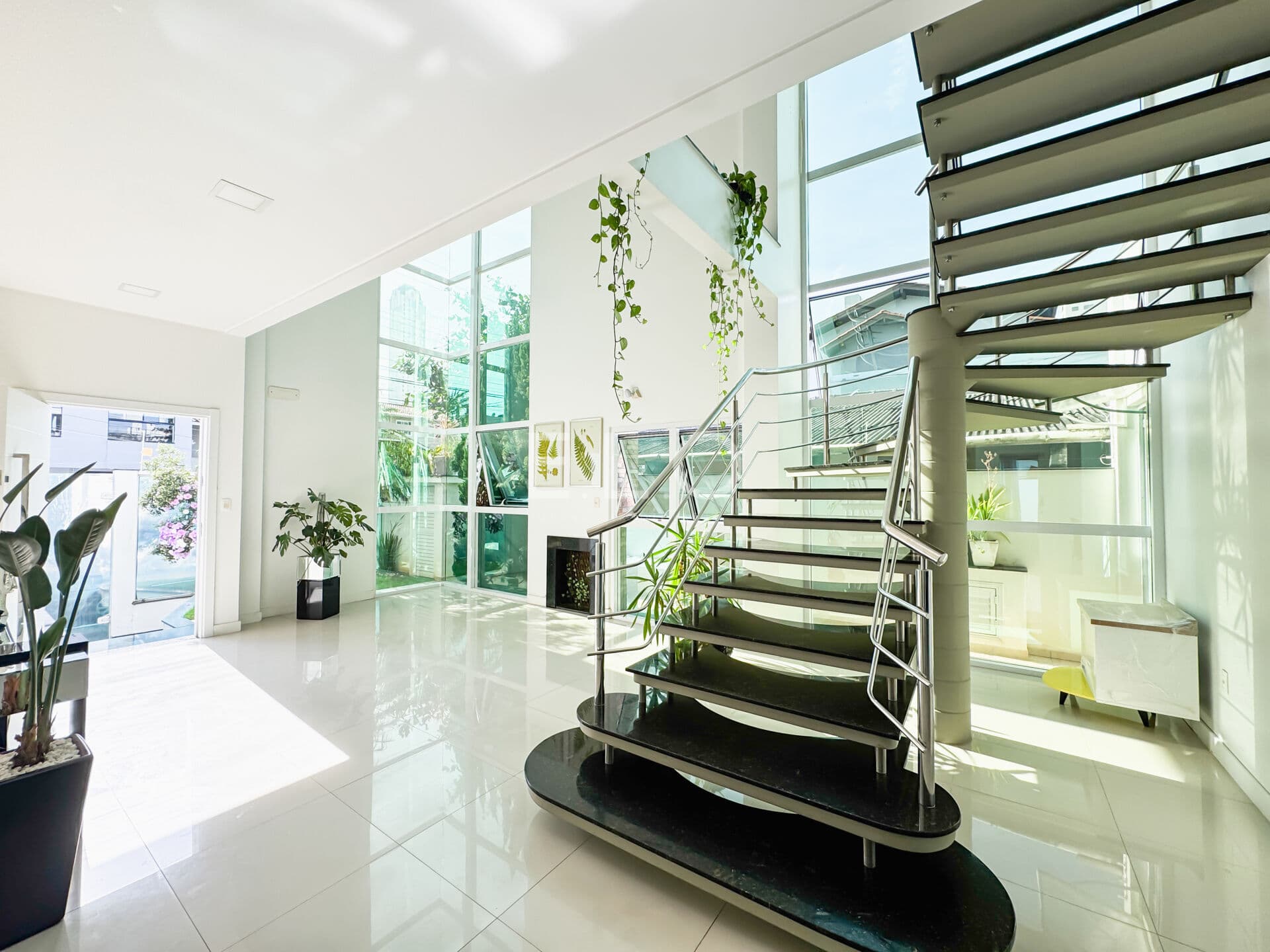 Casa Alto Padrão 4 suítes com piscina aquecida no Centro de Balneário Camboriú!