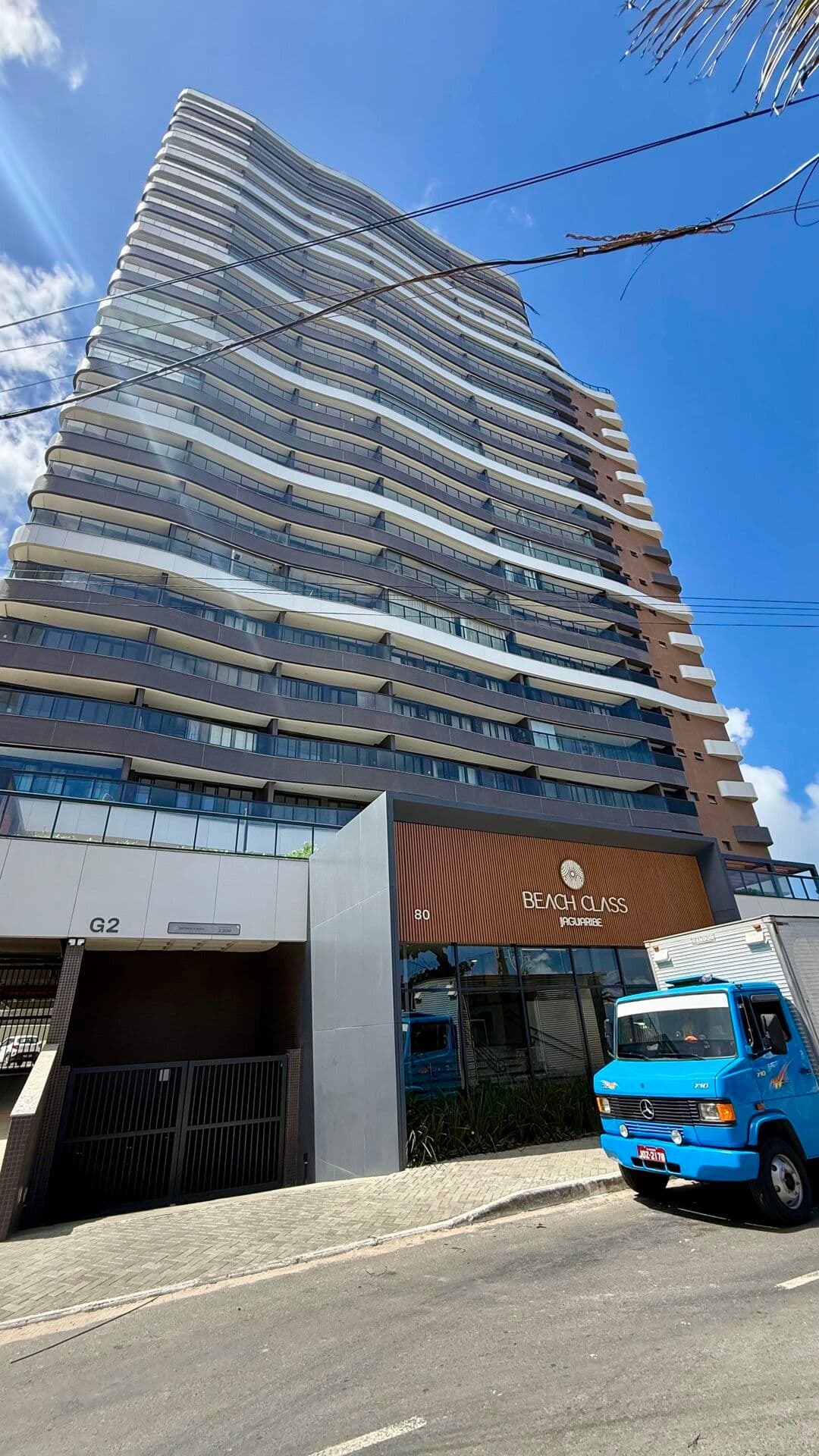 Beach Class Jaguaribe: 39 m² com Varanda Incrível e Vista Mar | Pronto para Morar ou Investir