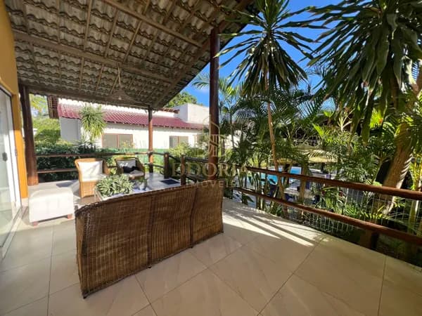 Casa com 2 Residências Independentes em Condomínio Fechado | 1.065 m² de Terreno + Área de Lazer Privativa