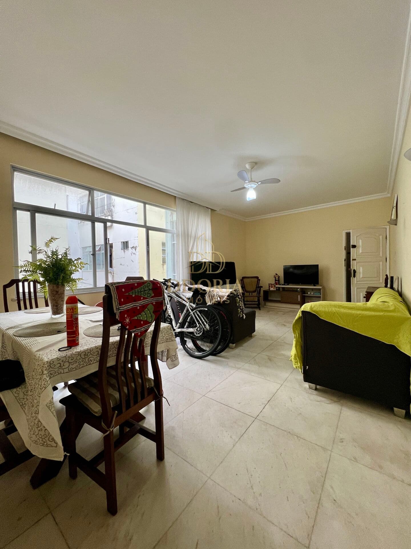 Apartamento Amplo com 150 m² a 500m do Porto da Barra – Oportunidade em Bairro Valorizado