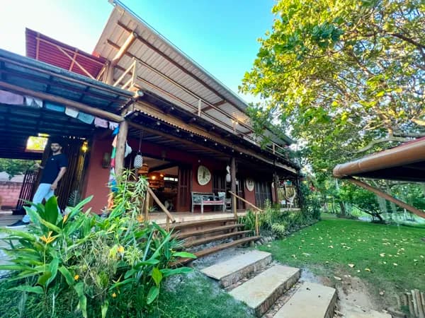 Casa Exclusiva em Busca Vida | Boho Chic Sustentável com 1.632 m² de Terreno e Alto Padrão