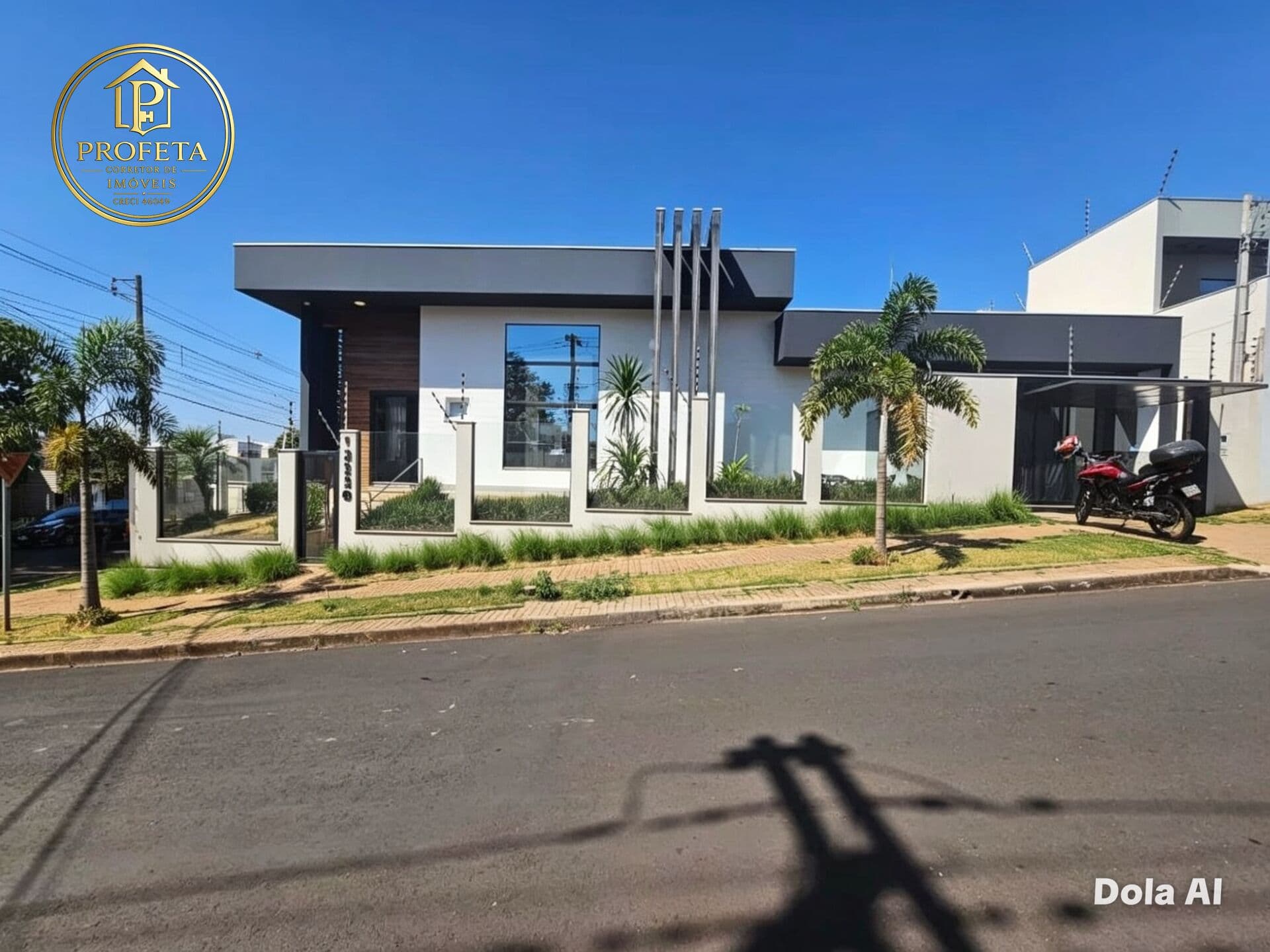 Casa Porteira Fechada á Venda de 276m² com 3 Suítes no Jardim Botânico - Maringá