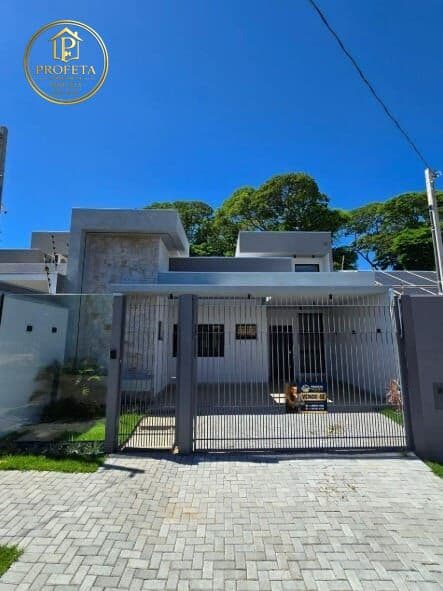 Casa á Venda de 108m² com Piscina no Jardim Itália - Maringá