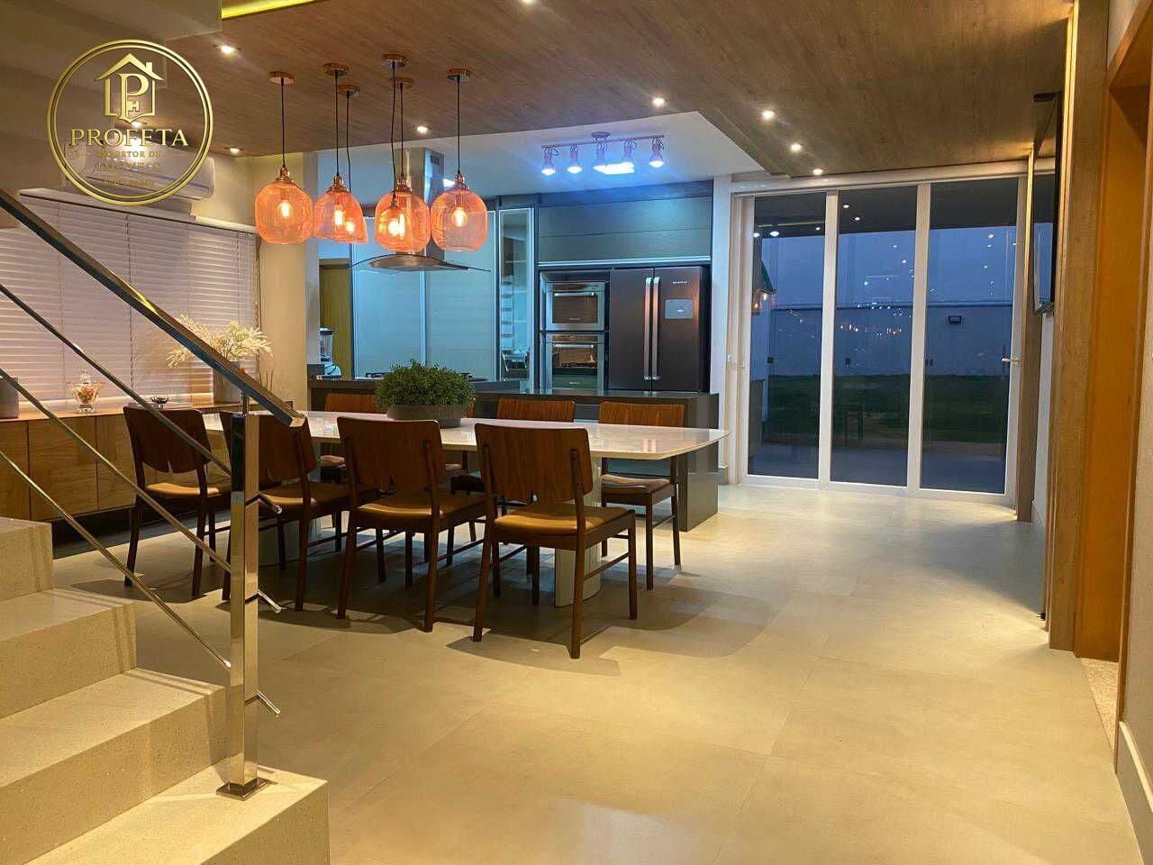 Sobrado á Venda de 300m² com 3 Suítes no Condomínio Residencial Vinhedo - Maringá