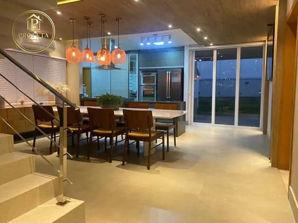 Sobrado á Venda de 300m² com 3 Suítes no Condomínio Residencial Vinhedo - Maringá