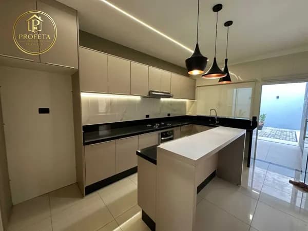 Casa com 3 Dormitórios e Móveis Planejados no Jardim Dias II - Maringá