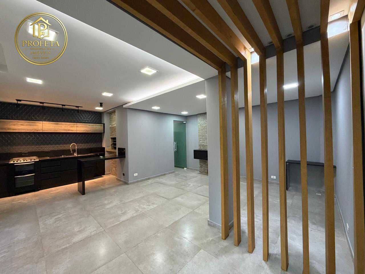 Sobrado á Venda de 143m² com 3 Dormitórios (1 Suíte) no Jardim Verônica - Maringá