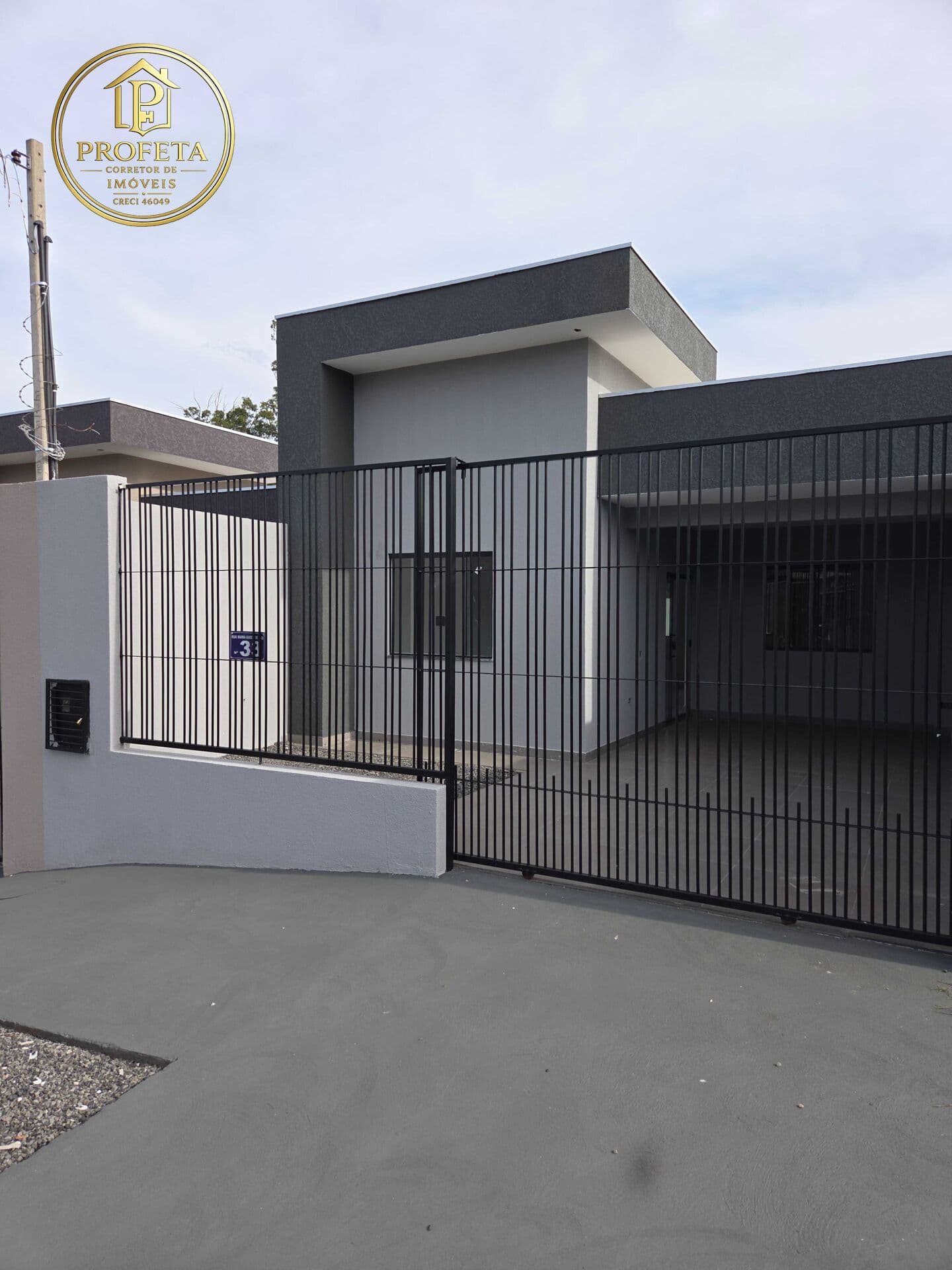 Vende-se Casa Moderna no Jardim das Araucárias em Maringá.