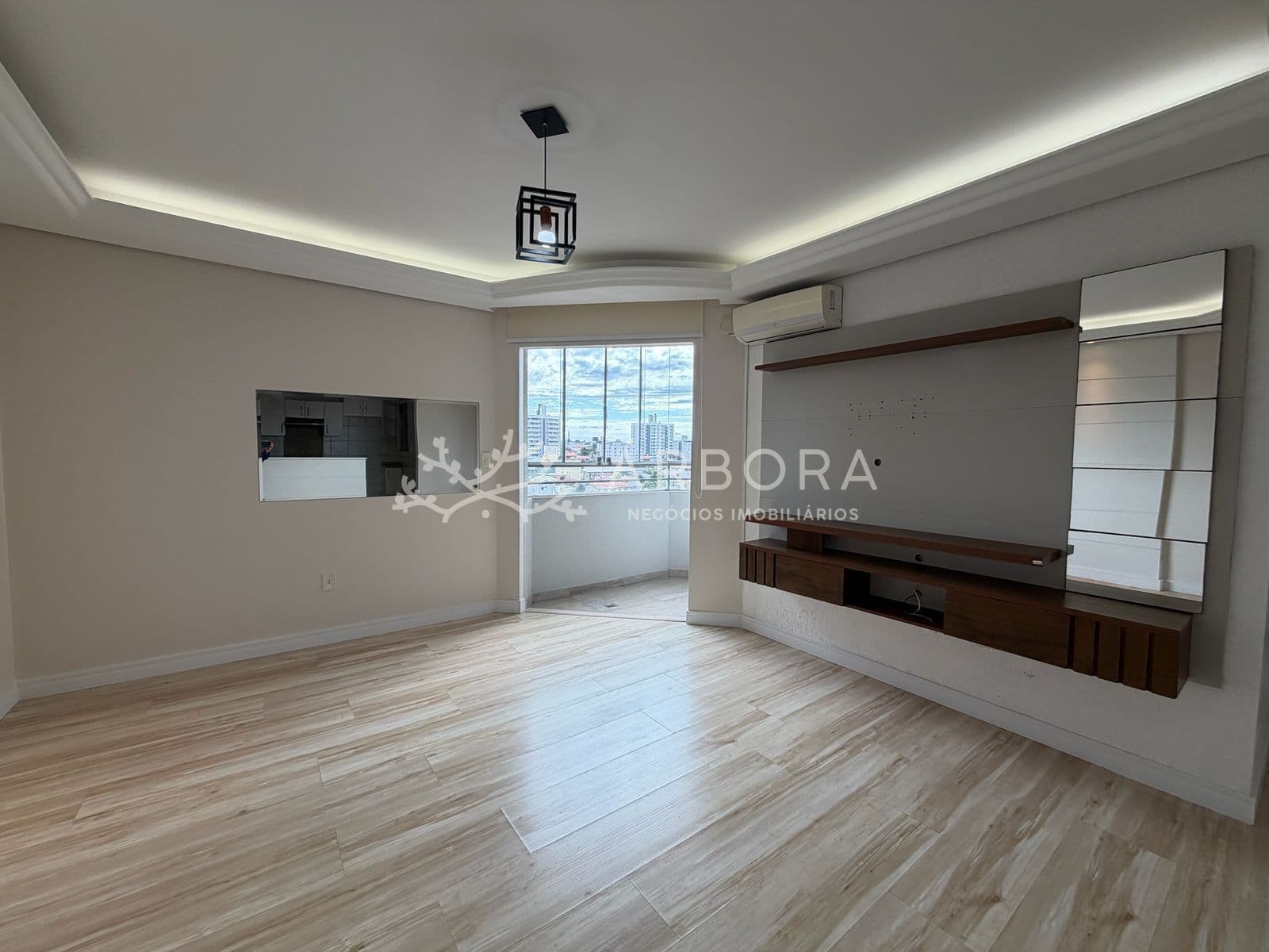 Apartamento semimobiliado 3 quartos com 2 suítes, 1 vaga, em Barreiros - São José